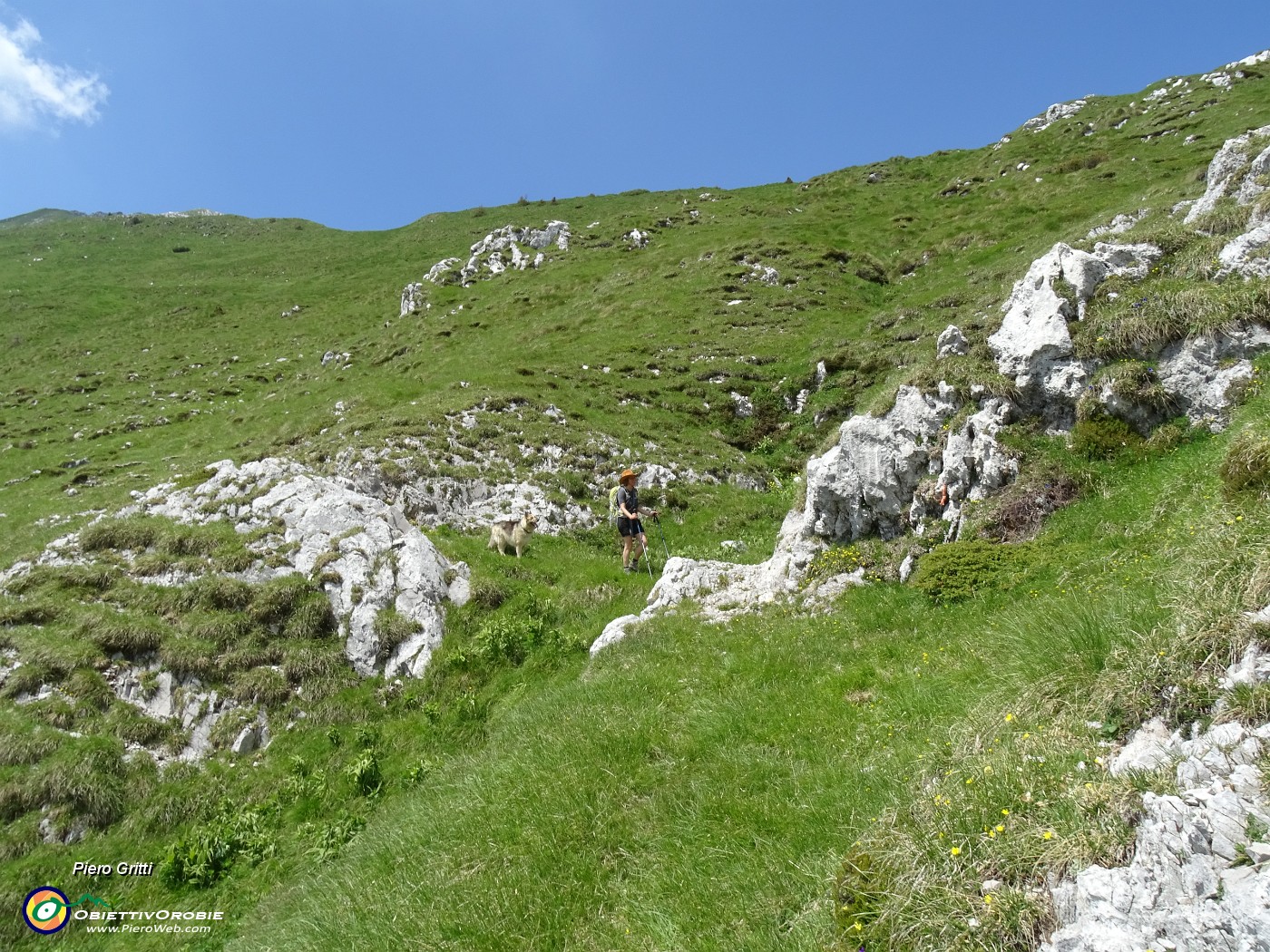 42 Raggiunto il canalino si sale in ripida salita a vista per cima Vindiolo.JPG